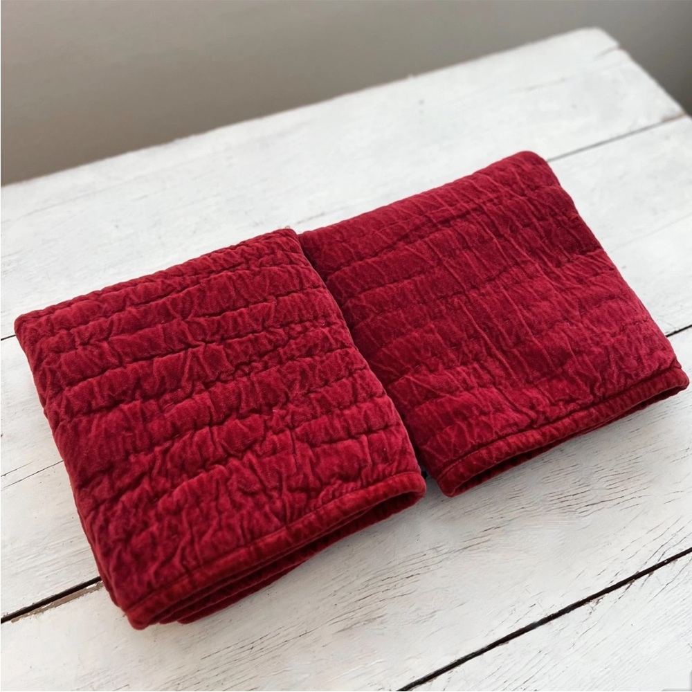 2 Pottery Barn Washed Velvet Handcrafted Quilted Shams STANDARD Red Holiday PB - Picture 2 of 8